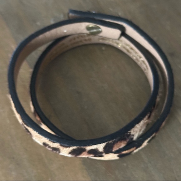 Express leopard print wrap bracelet - Picture 5 of 5
